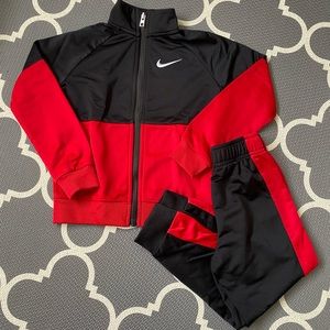 Nike set size 4T